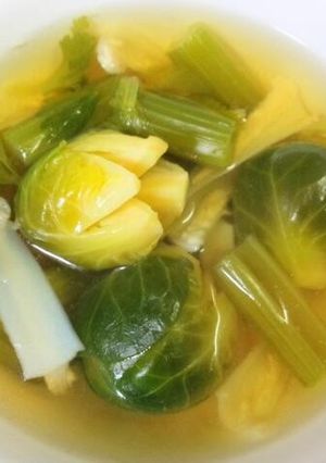 鶏軟骨入り芽キャベツとセロリの春スープ-レシピのメイン写真