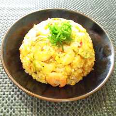 รูปของ えびとレタスのピリ辛チャーハン