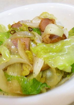 ベーコン　新タマネギ新キャベツ　野菜炒め-レシピのメイン写真