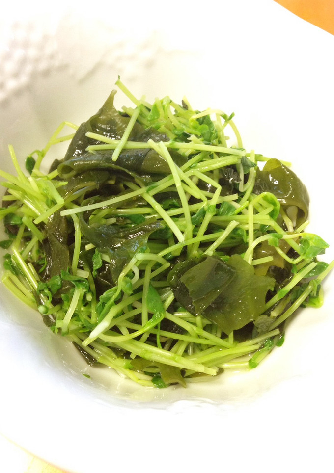 豆苗とワカメの酢の物-レシピのメイン写真