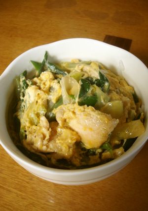 ひとりランチ・葉タマネギの簡単親子丼-レシピのメイン写真