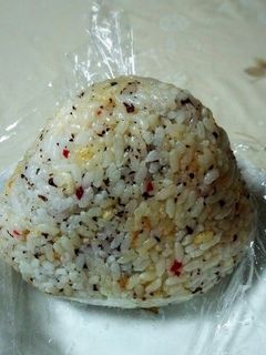 ゆかり天かす鰹節めんつゆ おにぎり-レシピのメイン写真