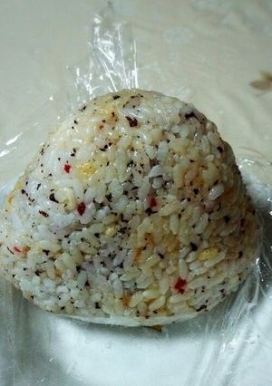 ゆかり天かす鰹節めんつゆ おにぎり-レシピのメイン写真