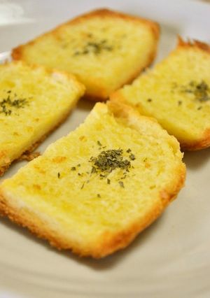 HB食パンの耳で♪ガーリックトースト-レシピのメイン写真