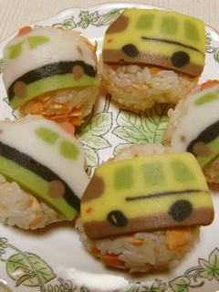トミカかまぼこの鮭おにぎり-レシピのメイン写真
