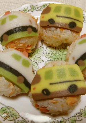 トミカかまぼこの鮭おにぎり-レシピのメイン写真
