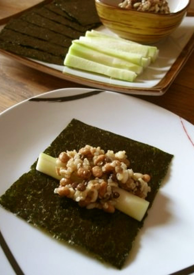 ブロ茎と納豆の栄養いっぱいつまみ海苔巻き-レシピのメイン写真