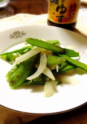 春の味✳︎新玉葱と絹さや炒めサラダ☆-レシピのメイン写真