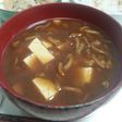 豆腐となめこの赤だし
