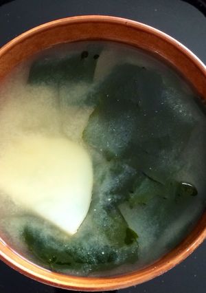 新じゃがとわかめのお味噌汁-レシピのメイン写真