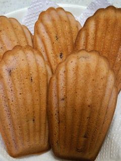 生いちごのマドレーヌ風プチケーキ-レシピのメイン写真