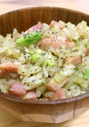 ベーコンとアボカドの炊込みご飯-レシピのメイン写真