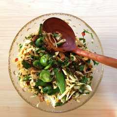รูปของ そら豆のスパイスサラダ: vegan
