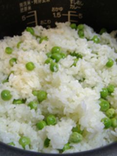 色と香り勝ち!のえんどう豆ご飯-レシピのメイン写真