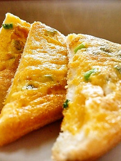 混ぜて焼くだけ~簡単✿たまドレパン♥-レシピのメイン写真