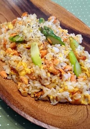 醤油が決め手！アスパラと鮭の卵チャーハン-レシピのメイン写真
