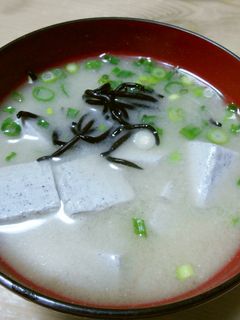 生ひじきと黒ごま豆腐のお味噌汁-レシピのメイン写真