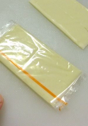 お弁当に♡半端のスライスチーズの保存-レシピのメイン写真