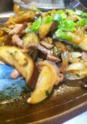 残った餃子の種活用♪茄子と少量肉の炒め物-レシピのメイン写真