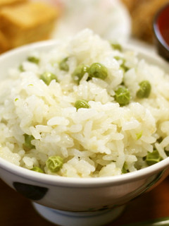 味付けは昆布茶だけ!グリンピースごはん-レシピのメイン写真