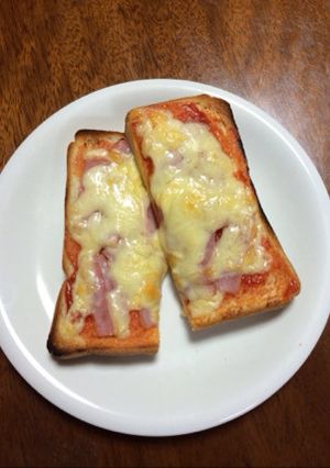 食パンで簡単ピザ風♪-レシピのメイン写真