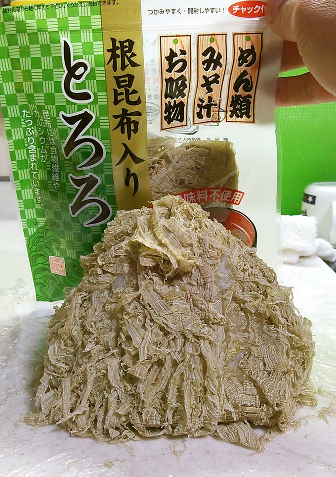 とろろ昆布で♡三角おにぎりスーモ♡-レシピのメイン写真