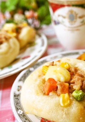 MIXベジ＆シーチキンでプックリ惣菜パン-レシピのメイン写真