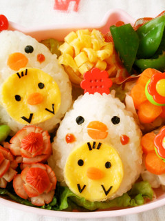 親子遠足キャラ弁♥ひよこの親子おにぎり-レシピのメイン写真