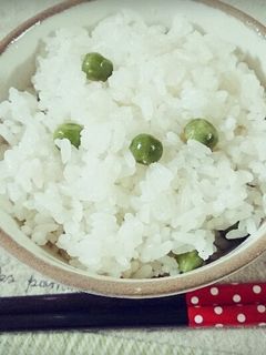 ぷっくり綺麗色*グリンピース*豆ごはん-レシピのメイン写真