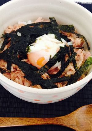 簡単ランチ☆ツナマヨ丼の温玉のせ-レシピのメイン写真