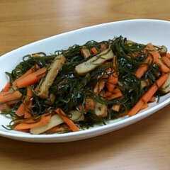 รูปของ 切り昆布とさつま揚げの煮物♪