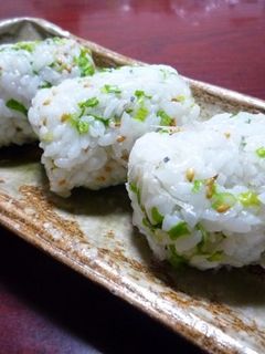 ◆セロリの葉とおじゃこのおにぎり◆-レシピのメイン写真