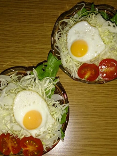 生野菜♪ちいちゃな目玉焼きのせ!-レシピのメイン写真