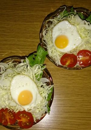 生野菜♪ちいちゃな目玉焼きのせ！-レシピのメイン写真