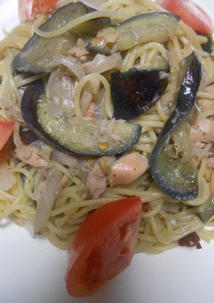 新玉葱と茄子とツナ缶のパスタ・トマト添え-レシピのメイン写真