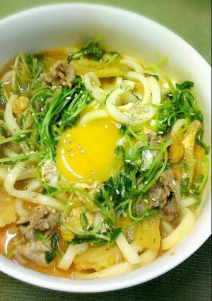ひとり飯の定番　豚キムチ煮込みうどん-レシピのメイン写真