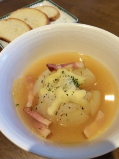 新玉ねぎの丸ごとグラタンスープ-レシピのメイン写真