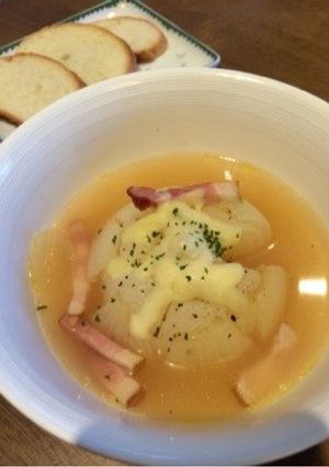 新玉ねぎの丸ごとグラタンスープ-レシピのメイン写真