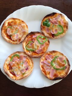 余った餃子の皮でうまうま簡単ピザ-レシピのメイン写真