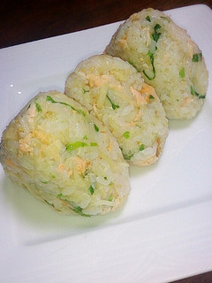 お花見に☆焼鮭の混ぜこみおむすび-レシピのメイン写真