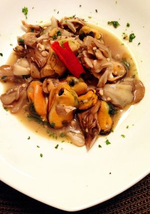 * ムール貝と舞茸のワイン蒸し風 *-レシピのメイン写真