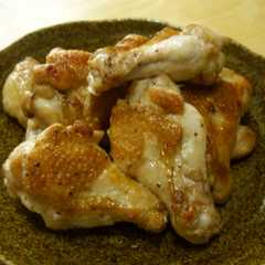 รูปของ 手羽元のにんにく風味焼き