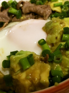 簡単♪アボカドと牛肉の丼-レシピのメイン写真