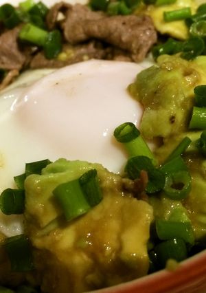 簡単♪アボカドと牛肉の丼-レシピのメイン写真