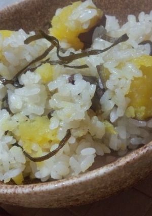こんぶ茶と塩昆布で簡単さつまいもご飯-レシピのメイン写真