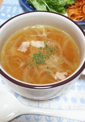 玉ねぎとベーコンのコンソメスープ-レシピのメイン写真