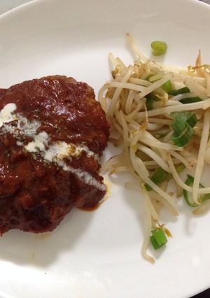 冷凍ok！定番の煮込みハンバーグ-レシピのメイン写真