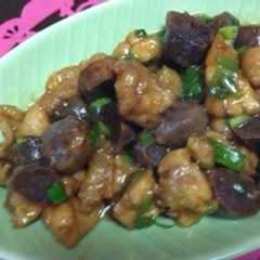 รูปของ 紫じゃがいもと鶏モモ肉の甘煮