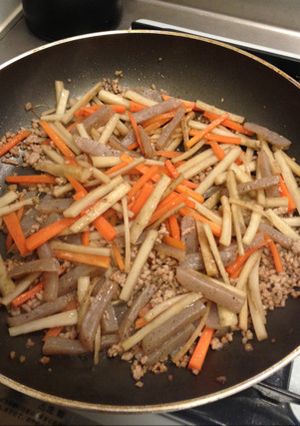 豚ひき肉入りきんぴらごぼう-レシピのメイン写真
