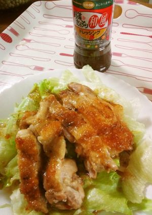 簡単！皮がパリパリ鶏もも肉のサラダ-レシピのメイン写真
